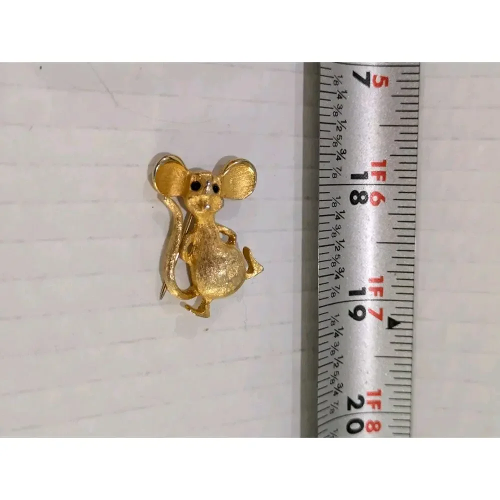 Dancing Mouse Signed Pin Brooch Vintage‎ Gold Tone Black Eyes Tail Up